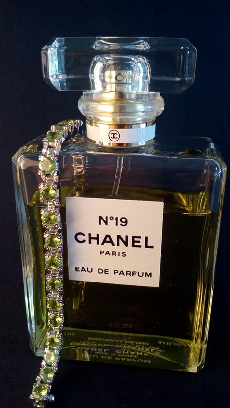 chanel 19 fragrantica